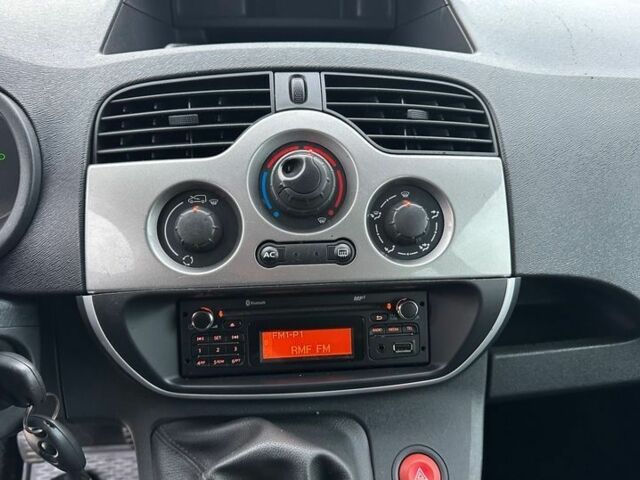 Белый Рено Кенгу, объемом двигателя 1.5 л и пробегом 204 тыс. км за 7900 $, фото 18 на Automoto.ua