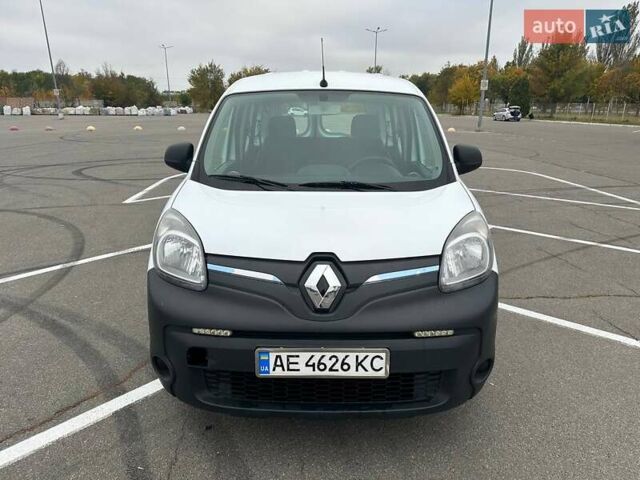 Белый Рено Кенгу, объемом двигателя 0 л и пробегом 153 тыс. км за 15000 $, фото 8 на Automoto.ua