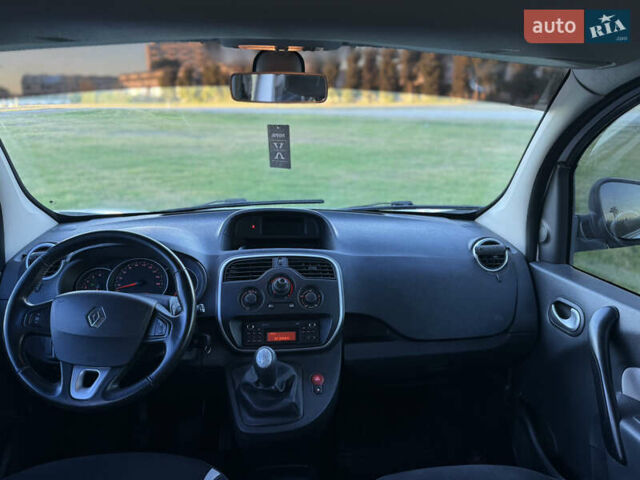 Белый Рено Кенгу, объемом двигателя 1.46 л и пробегом 215 тыс. км за 9800 $, фото 31 на Automoto.ua