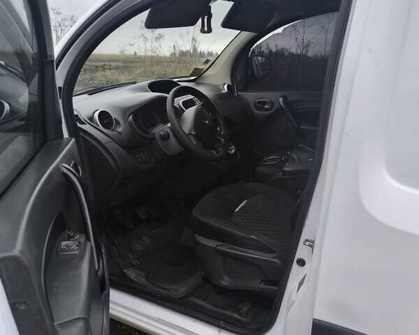 Белый Рено Кенгу, объемом двигателя 1.46 л и пробегом 385 тыс. км за 4200 $, фото 5 на Automoto.ua