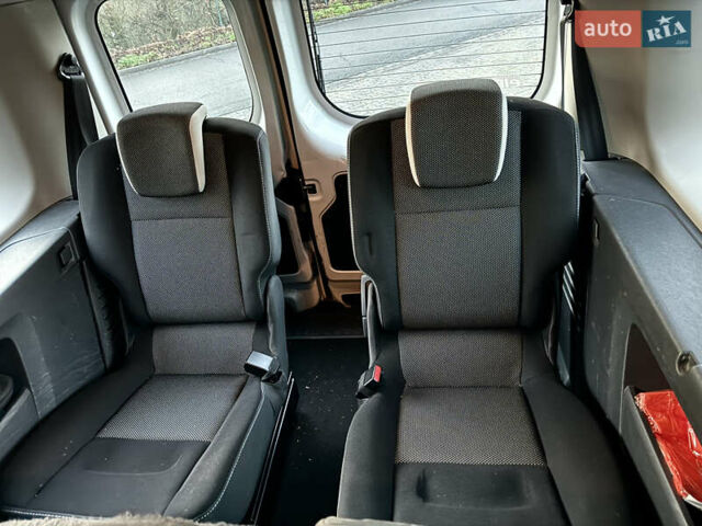 Белый Рено Кенгу, объемом двигателя 1.5 л и пробегом 186 тыс. км за 10699 $, фото 79 на Automoto.ua