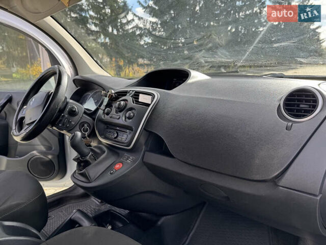 Белый Рено Кенгу, объемом двигателя 1.46 л и пробегом 194 тыс. км за 7100 $, фото 4 на Automoto.ua