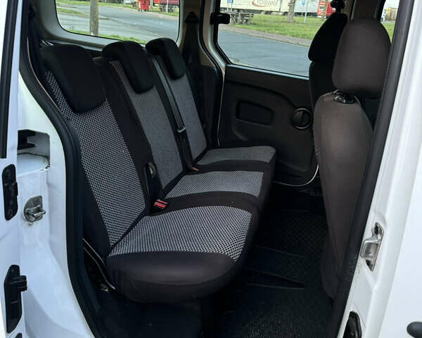 Белый Рено Кенгу, объемом двигателя 1.5 л и пробегом 186 тыс. км за 10699 $, фото 67 на Automoto.ua