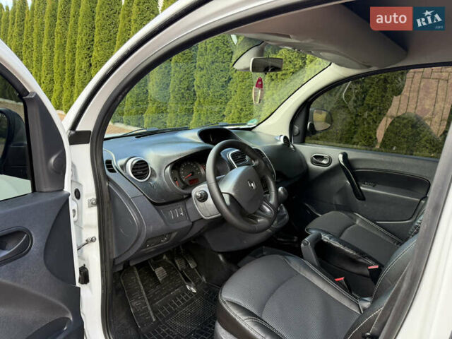 Білий Рено Кєнгу, об'ємом двигуна 1.5 л та пробігом 247 тис. км за 11700 $, фото 16 на Automoto.ua