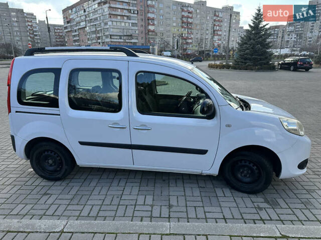 Белый Рено Кенгу, объемом двигателя 1.46 л и пробегом 218 тыс. км за 10800 $, фото 3 на Automoto.ua