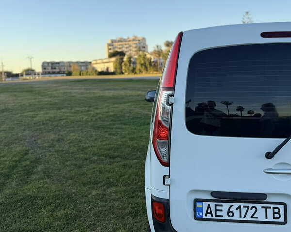 Белый Рено Кенгу, объемом двигателя 1.46 л и пробегом 215 тыс. км за 9800 $, фото 14 на Automoto.ua