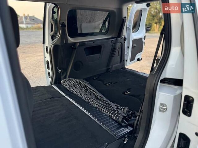 Белый Рено Кенгу, объемом двигателя 1.5 л и пробегом 173 тыс. км за 11600 $, фото 79 на Automoto.ua