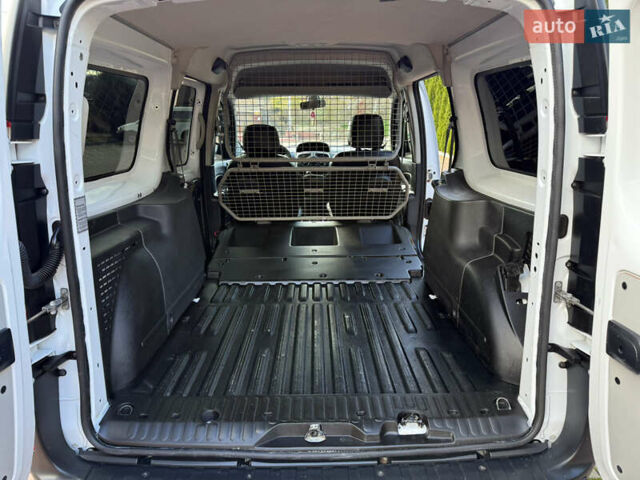 Білий Рено Кєнгу, об'ємом двигуна 1.5 л та пробігом 247 тис. км за 11700 $, фото 30 на Automoto.ua