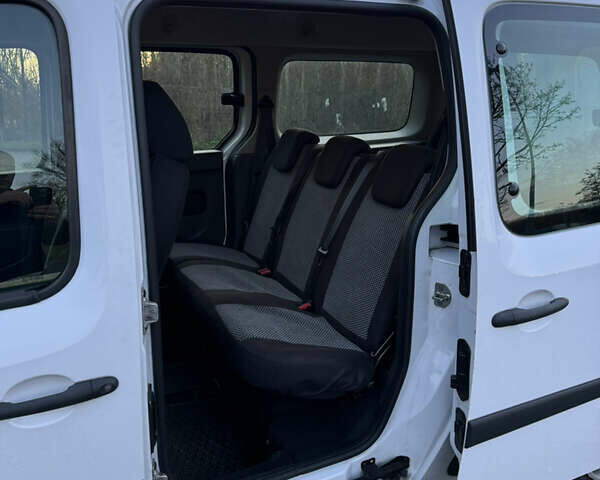 Белый Рено Кенгу, объемом двигателя 1.5 л и пробегом 186 тыс. км за 10699 $, фото 73 на Automoto.ua