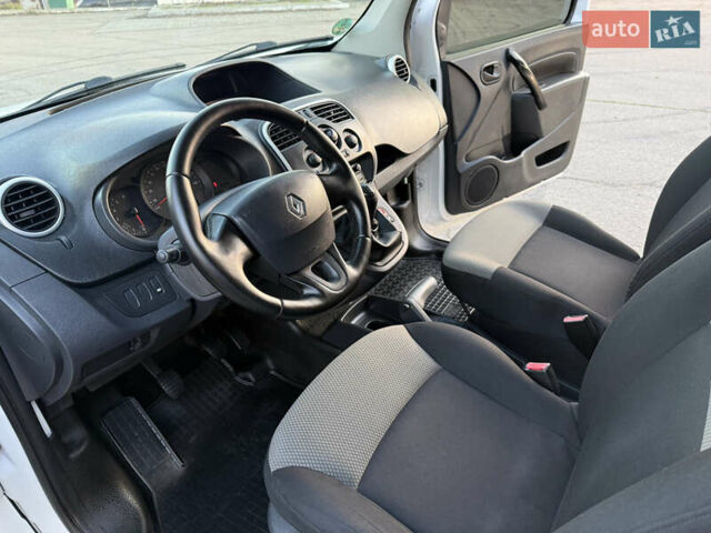 Белый Рено Кенгу, объемом двигателя 1.5 л и пробегом 190 тыс. км за 11799 $, фото 3 на Automoto.ua