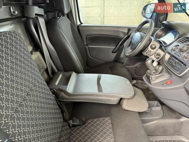 Рено Кєнгу 2014 у Одесі на Automoto.ua Білий Рено Кєнгу, об'ємом двигуна 1.5 л та пробігом 217 тис. км за 7500 $, фото 20 на Automoto.ua