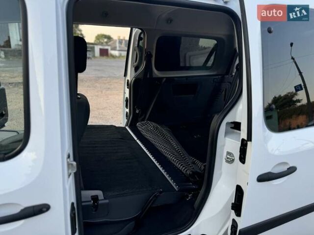 Белый Рено Кенгу, объемом двигателя 1.5 л и пробегом 173 тыс. км за 11600 $, фото 81 на Automoto.ua