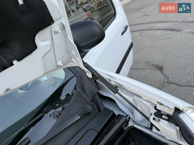 Белый Рено Кенгу, объемом двигателя 1.5 л и пробегом 190 тыс. км за 11799 $, фото 84 на Automoto.ua