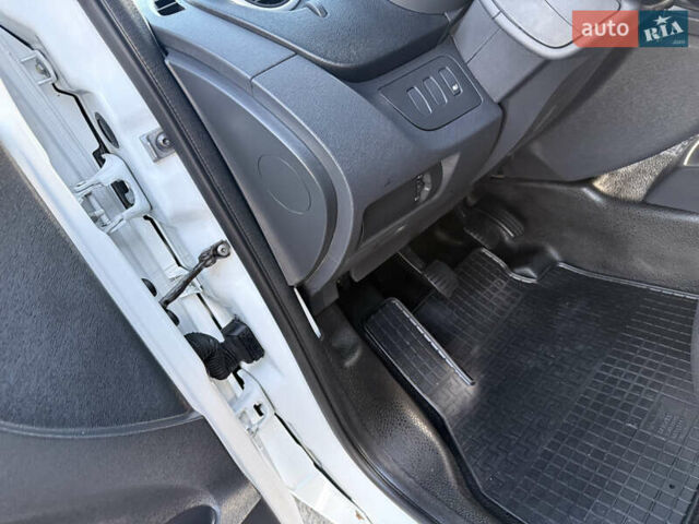 Белый Рено Кенгу, объемом двигателя 1.5 л и пробегом 190 тыс. км за 11799 $, фото 67 на Automoto.ua