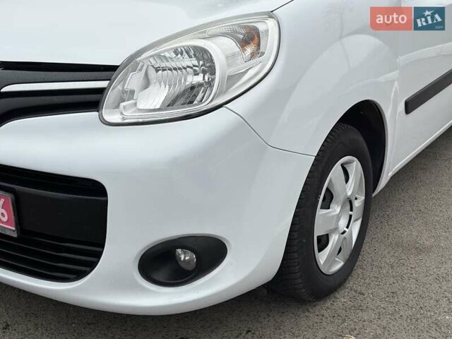 Белый Рено Кенгу, объемом двигателя 1.5 л и пробегом 255 тыс. км за 9800 $, фото 17 на Automoto.ua