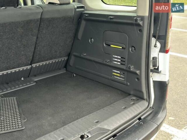 Белый Рено Кенгу, объемом двигателя 1.5 л и пробегом 255 тыс. км за 9800 $, фото 38 на Automoto.ua