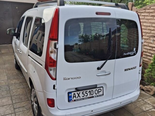 Белый Рено Кенгу, объемом двигателя 1.5 л и пробегом 250 тыс. км за 11100 $, фото 4 на Automoto.ua