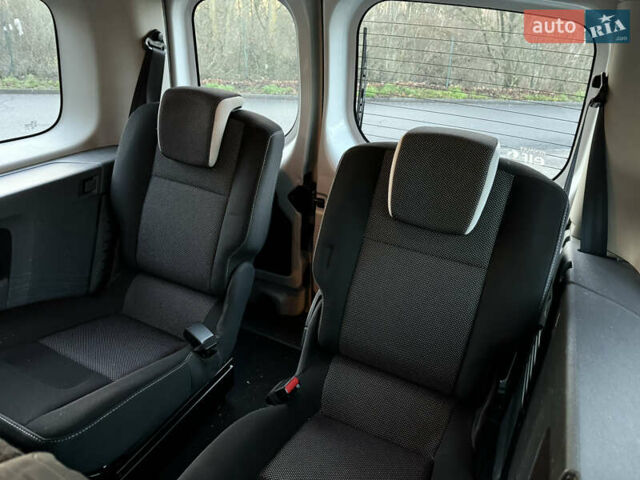 Белый Рено Кенгу, объемом двигателя 1.5 л и пробегом 186 тыс. км за 10699 $, фото 77 на Automoto.ua