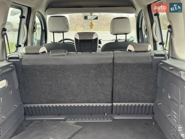 Белый Рено Кенгу, объемом двигателя 1.5 л и пробегом 255 тыс. км за 9800 $, фото 36 на Automoto.ua