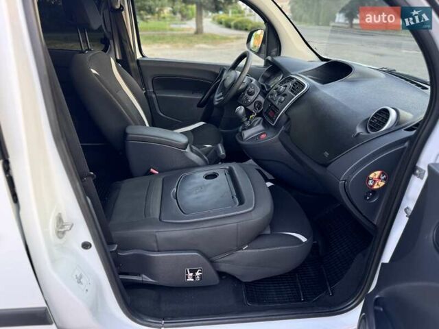 Белый Рено Кенгу, объемом двигателя 1.5 л и пробегом 173 тыс. км за 11600 $, фото 73 на Automoto.ua