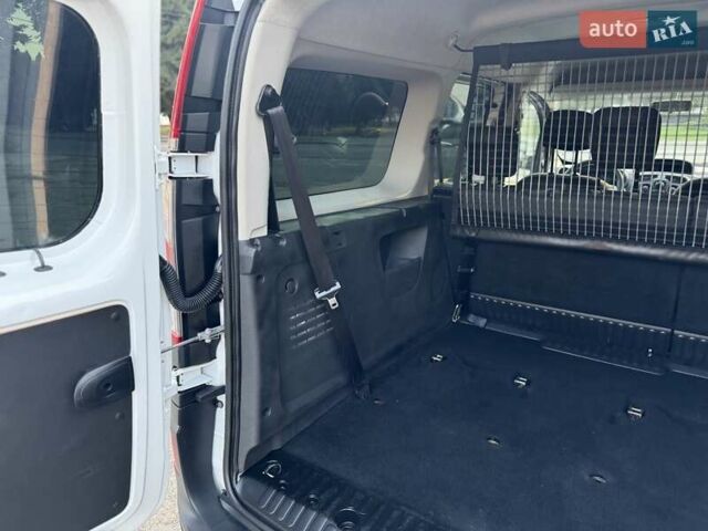 Белый Рено Кенгу, объемом двигателя 1.5 л и пробегом 173 тыс. км за 11600 $, фото 57 на Automoto.ua