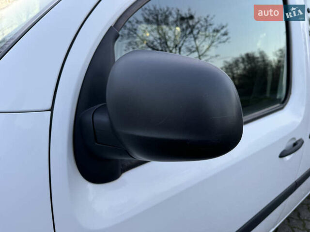 Белый Рено Кенгу, объемом двигателя 1.5 л и пробегом 186 тыс. км за 10699 $, фото 55 на Automoto.ua