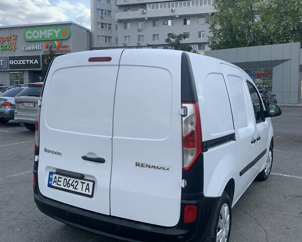 Білий Рено Кєнгу, об'ємом двигуна 1.46 л та пробігом 273 тис. км за 6000 $, фото 3 на Automoto.ua