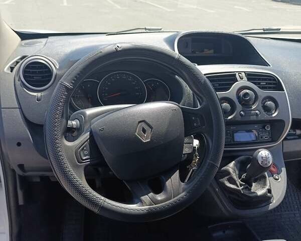 Белый Рено Кенгу, объемом двигателя 1.46 л и пробегом 312 тыс. км за 8800 $, фото 7 на Automoto.ua