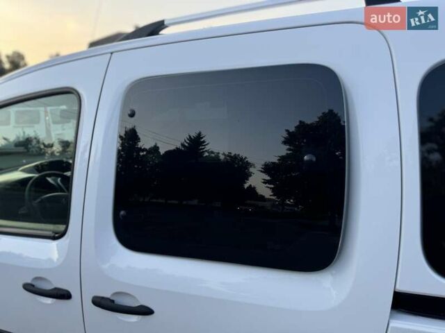 Белый Рено Кенгу, объемом двигателя 1.5 л и пробегом 173 тыс. км за 11600 $, фото 44 на Automoto.ua