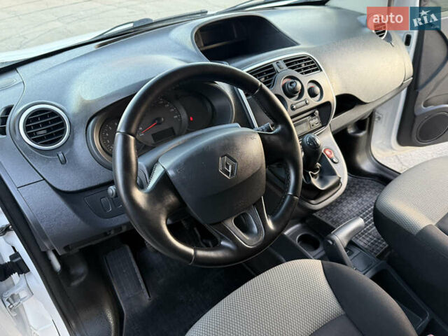 Белый Рено Кенгу, объемом двигателя 1.5 л и пробегом 190 тыс. км за 11799 $, фото 64 на Automoto.ua