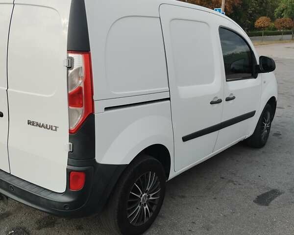 Белый Рено Кенгу, объемом двигателя 1.46 л и пробегом 397 тыс. км за 7500 $, фото 4 на Automoto.ua
