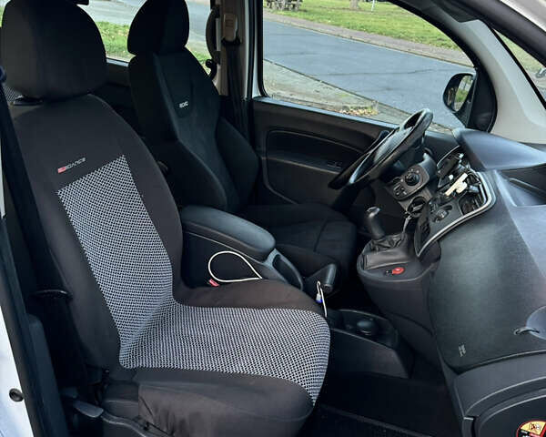 Белый Рено Кенгу, объемом двигателя 1.5 л и пробегом 186 тыс. км за 10699 $, фото 63 на Automoto.ua