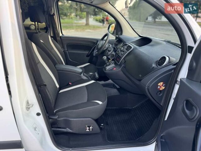 Белый Рено Кенгу, объемом двигателя 1.5 л и пробегом 173 тыс. км за 11600 $, фото 71 на Automoto.ua