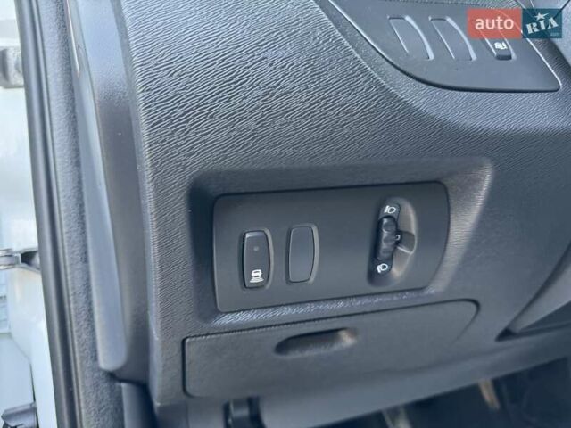 Белый Рено Кенгу, объемом двигателя 1.5 л и пробегом 173 тыс. км за 11600 $, фото 38 на Automoto.ua
