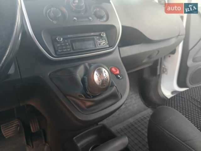Рено Кєнгу 2014 у Дубно на Automoto.ua Білий Рено Кєнгу, об'ємом двигуна 1.46 л та пробігом 345 тис. км за 8800 $, фото 34 на Automoto.ua
