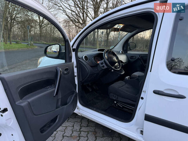 Белый Рено Кенгу, объемом двигателя 1.5 л и пробегом 186 тыс. км за 10699 $, фото 61 на Automoto.ua