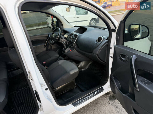 Белый Рено Кенгу, объемом двигателя 1.5 л и пробегом 190 тыс. км за 11799 $, фото 41 на Automoto.ua