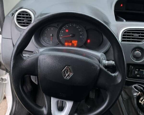 Білий Рено Кєнгу, об'ємом двигуна 1.46 л та пробігом 218 тис. км за 9600 $, фото 7 на Automoto.ua