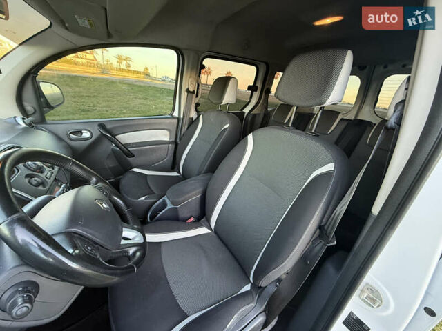 Белый Рено Кенгу, объемом двигателя 1.46 л и пробегом 215 тыс. км за 9800 $, фото 27 на Automoto.ua