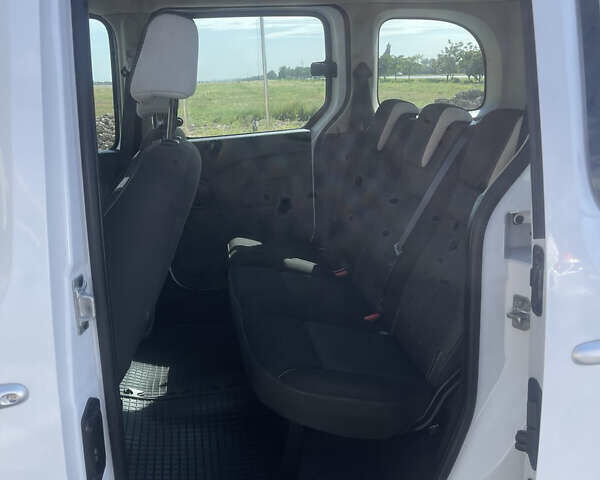 Белый Рено Кенгу, объемом двигателя 1.46 л и пробегом 170 тыс. км за 12700 $, фото 5 на Automoto.ua