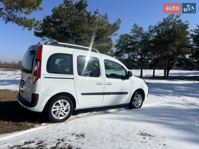 Белый Рено Кенгу, объемом двигателя 1.5 л и пробегом 220 тыс. км за 10800 $, фото 5 на Automoto.ua