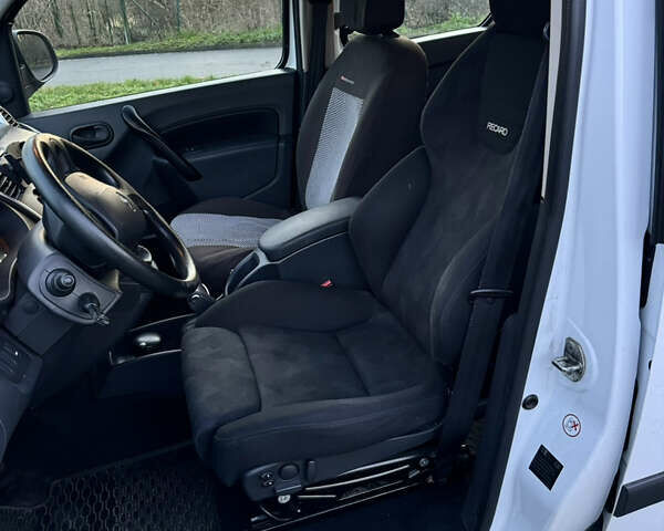 Белый Рено Кенгу, объемом двигателя 1.5 л и пробегом 186 тыс. км за 10699 $, фото 62 на Automoto.ua