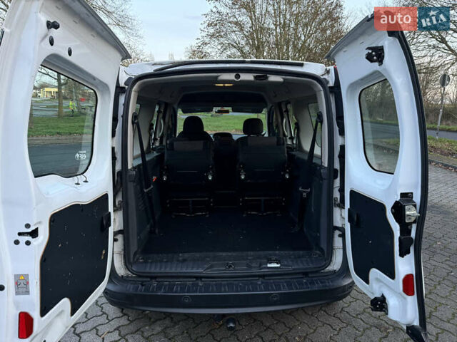 Белый Рено Кенгу, объемом двигателя 1.5 л и пробегом 186 тыс. км за 10699 $, фото 86 на Automoto.ua