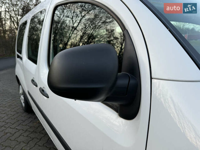 Белый Рено Кенгу, объемом двигателя 1.5 л и пробегом 186 тыс. км за 10699 $, фото 56 на Automoto.ua