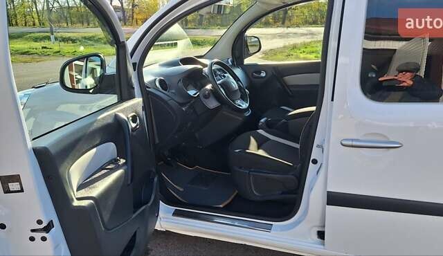 Рено Кенгу 2014 в Новоархангельске на Automoto.ua Белый Рено Кенгу, объемом двигателя 1.5 л и пробегом 64 тыс. км за 12500 $, фото 8 на Automoto.ua