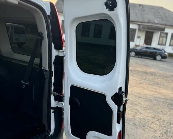 Белый Рено Кенгу, объемом двигателя 1.5 л и пробегом 173 тыс. км за 11600 $, фото 54 на Automoto.ua