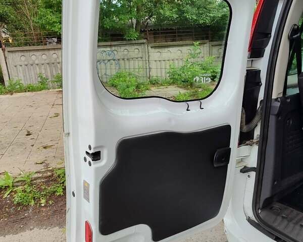 Білий Рено Кєнгу, об'ємом двигуна 1.5 л та пробігом 379 тис. км за 10900 $, фото 19 на Automoto.ua