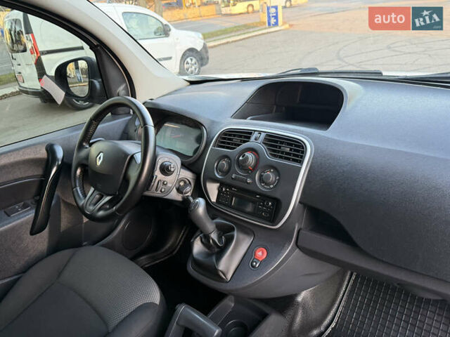 Белый Рено Кенгу, объемом двигателя 1.5 л и пробегом 190 тыс. км за 11799 $, фото 43 на Automoto.ua