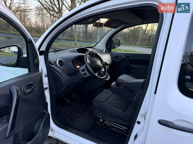 Белый Рено Кенгу, объемом двигателя 1.5 л и пробегом 186 тыс. км за 10699 $, фото 59 на Automoto.ua