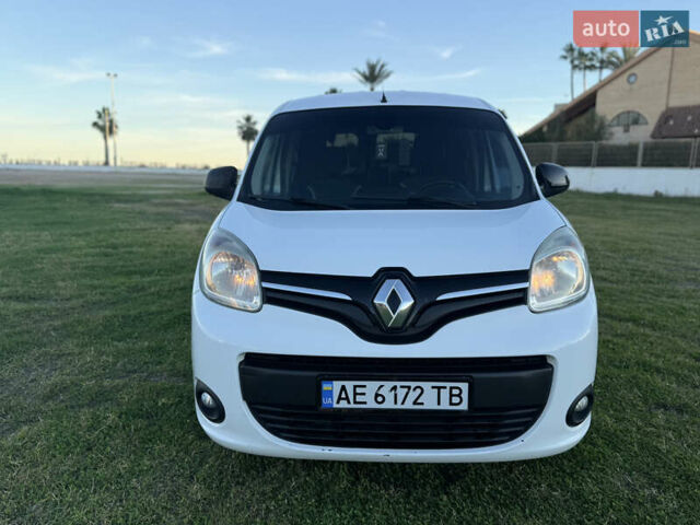 Белый Рено Кенгу, объемом двигателя 1.46 л и пробегом 215 тыс. км за 9800 $, фото 2 на Automoto.ua